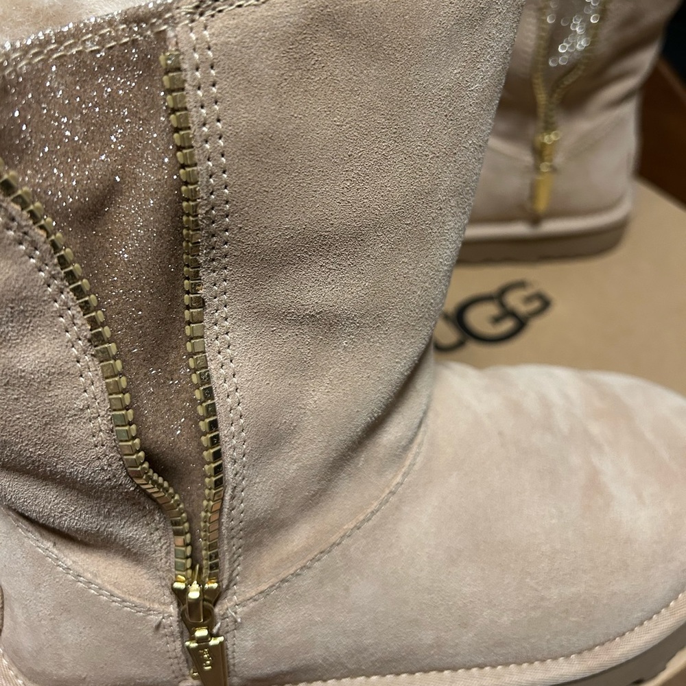 LIGHT PINK UGGS ✨